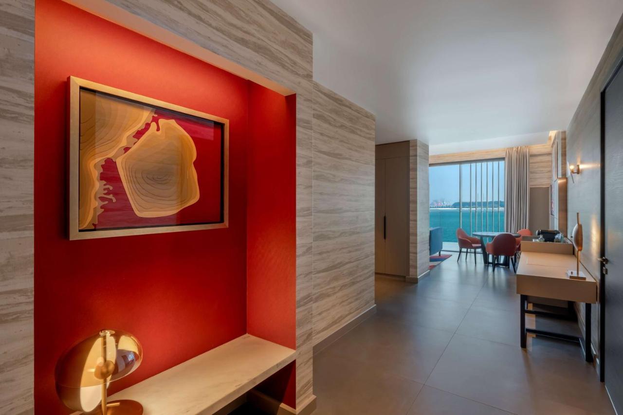 Hyatt Centric Jumeirah Дубай Экстерьер фото A suite at the hotel