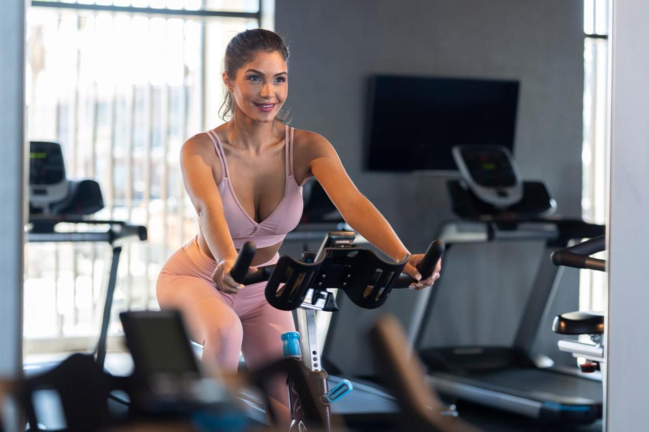 Hyatt Centric Jumeirah Дубай Экстерьер фото A woman on a stationary bicycle