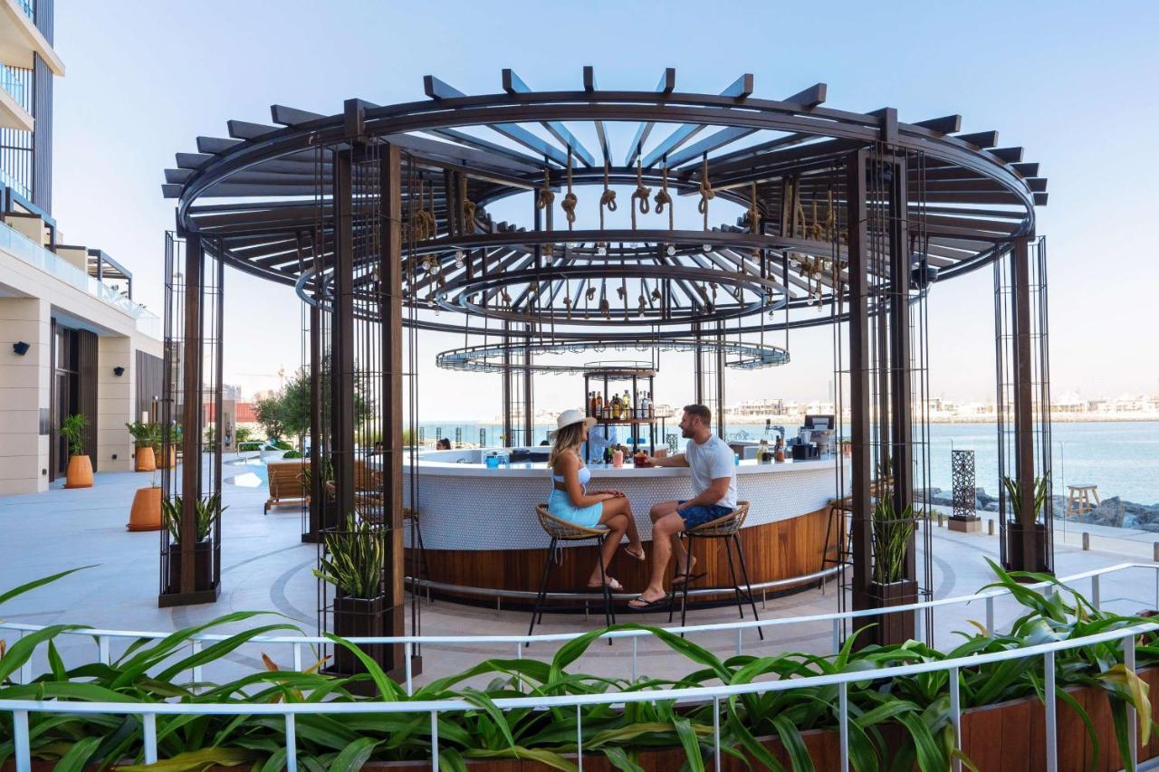 Hyatt Centric Jumeirah Дубай Экстерьер фото The bar at the rooftop