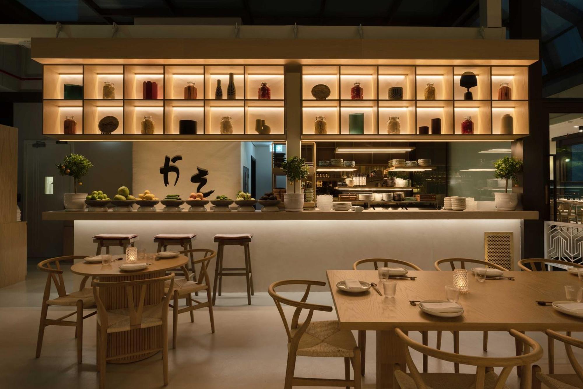 Hyatt Centric Jumeirah Дубай Экстерьер фото Interior of the restaurant