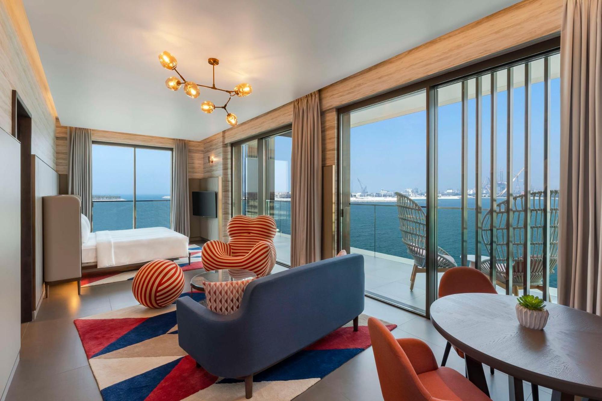 Hyatt Centric Jumeirah Дубай Экстерьер фото A suite at the hotel
