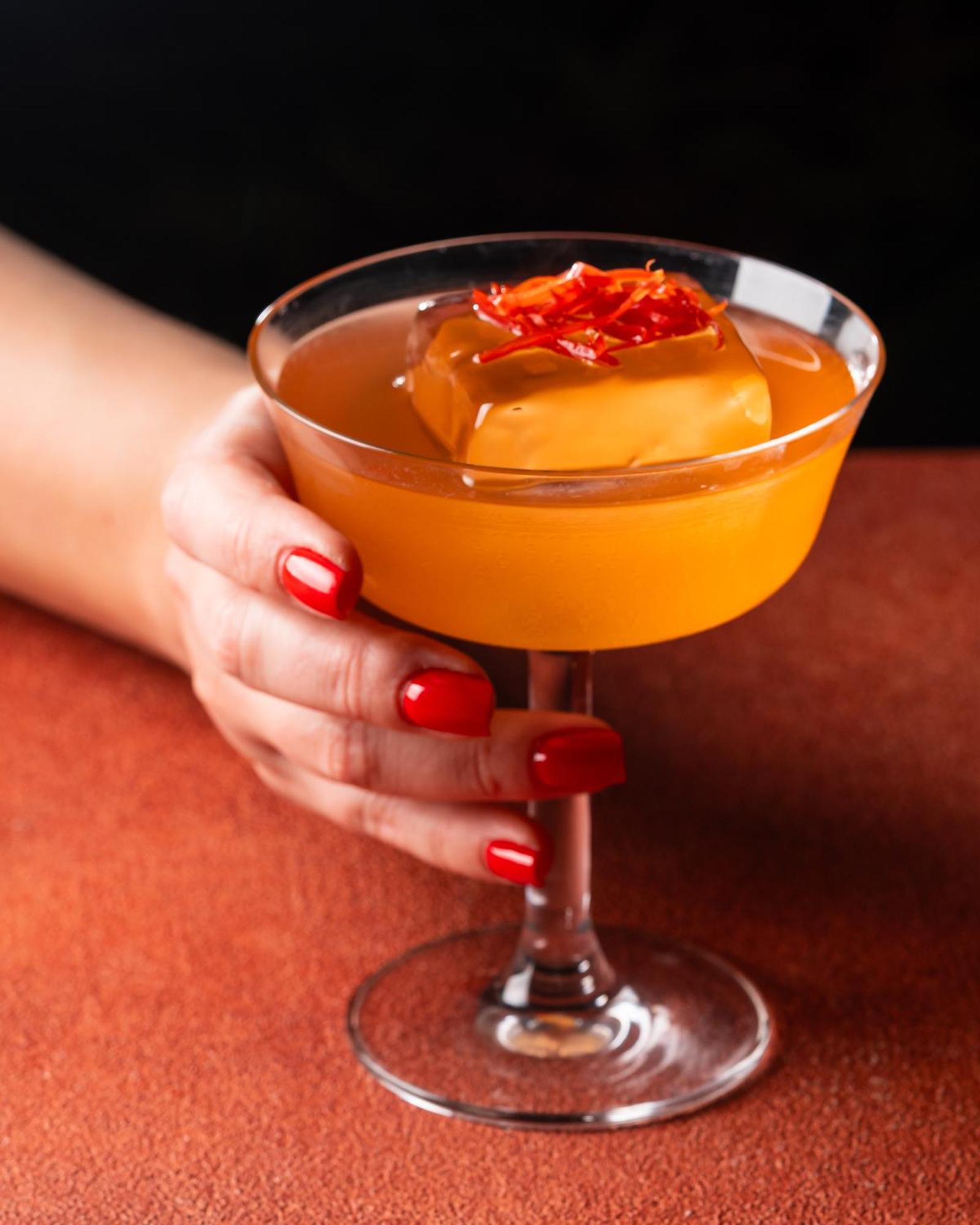 Hyatt Centric Jumeirah Дубай Экстерьер фото A pumpkin spice martini